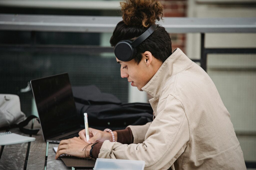 Why Online School is Ideal for Shy and Introverted Students: A Safe Haven for Learning and Growth