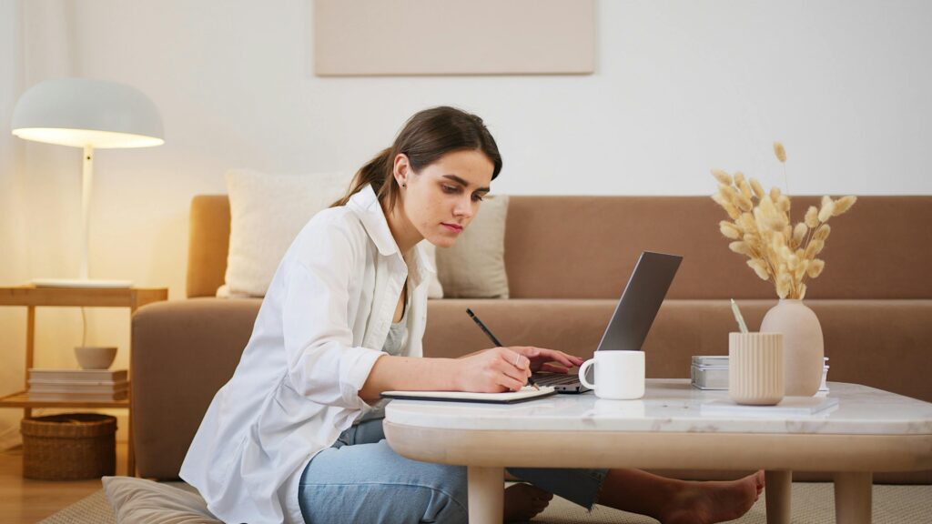 6 Reasons Why Online Schooling is the Best Choice for Working Students