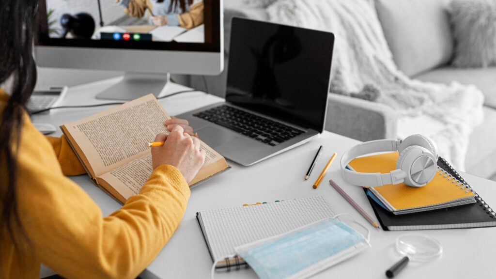 How Online Courses Help Improve Your Grades