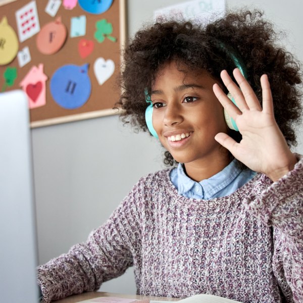 Middle school student engaged in online coursework.